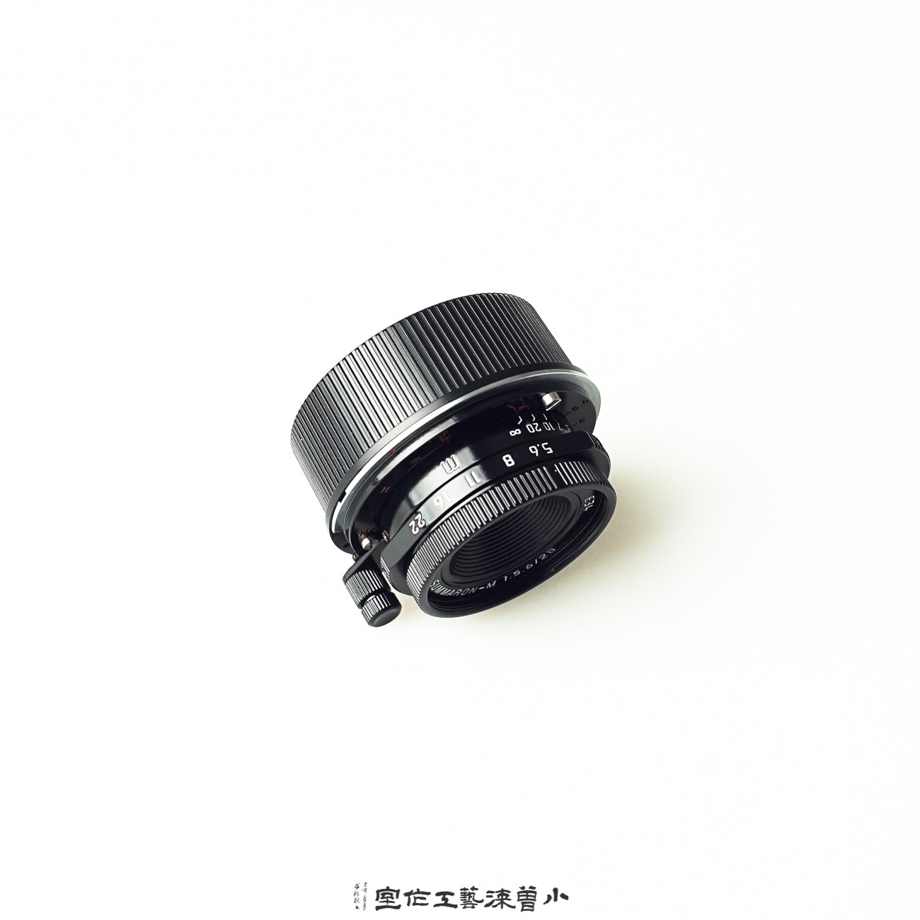 Black（28mm F5.6）