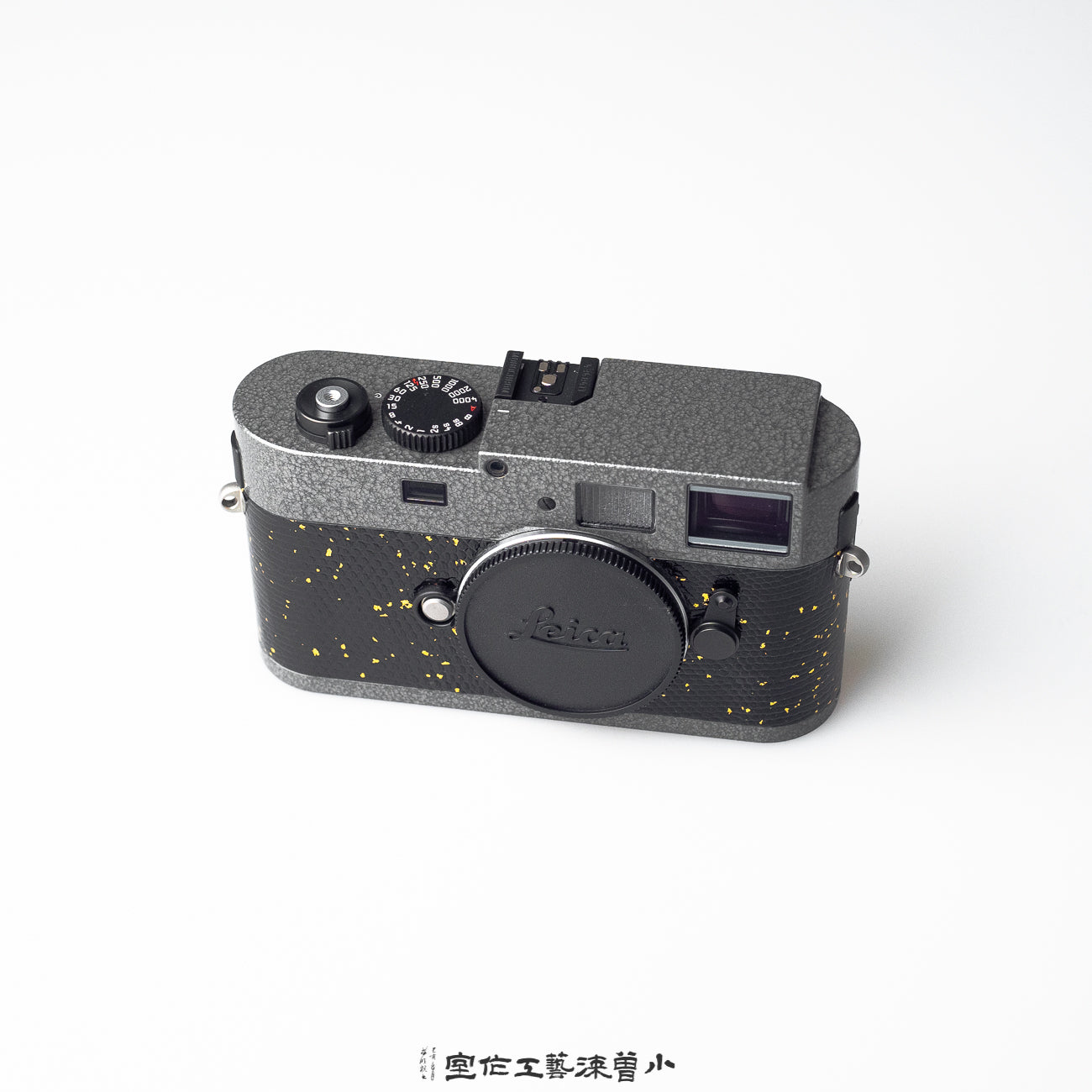 Gold-Flecked Black Lizard Skin with Hammered Grey Lacquer Finish（M240）