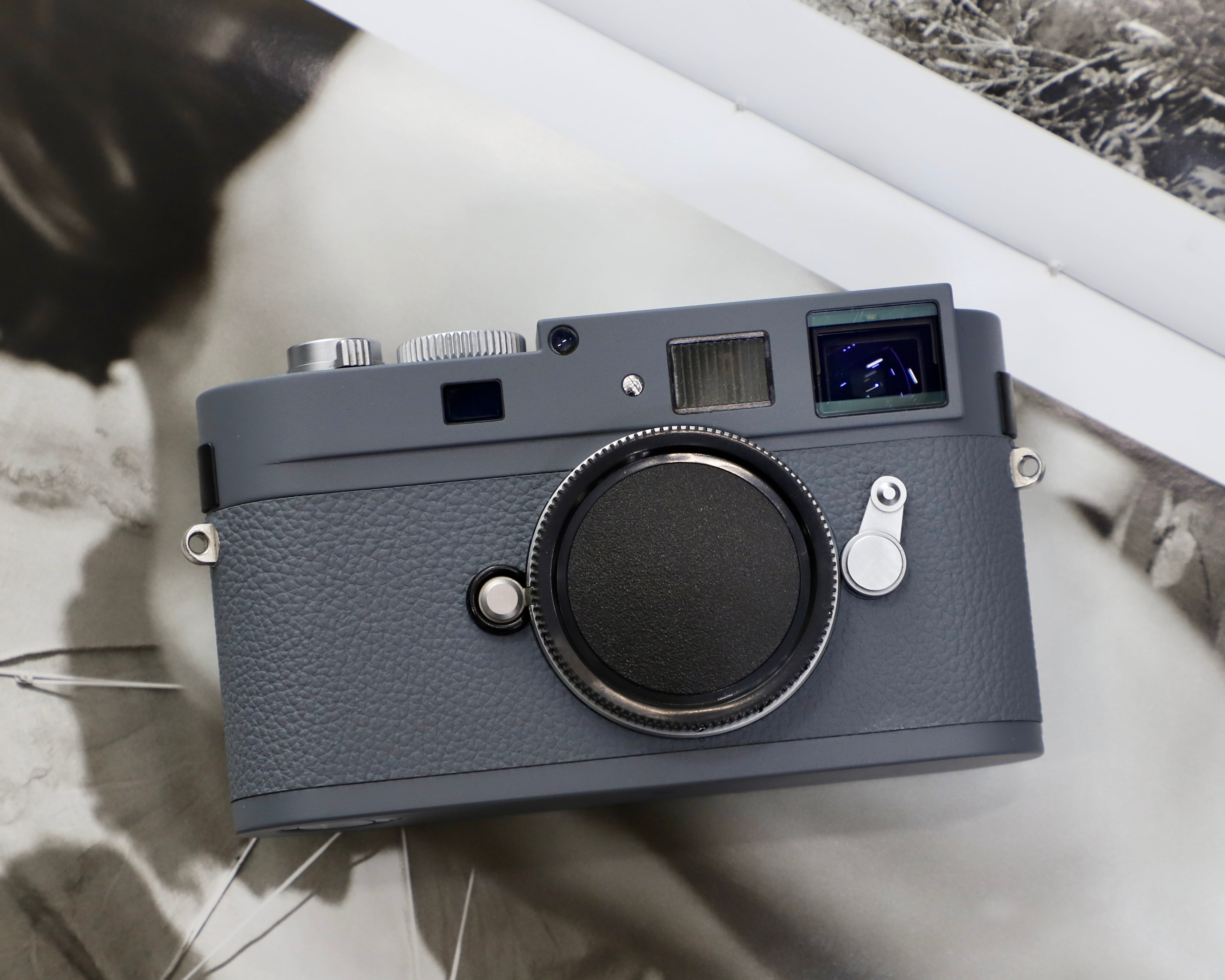Customized leather body in the same color/Grey