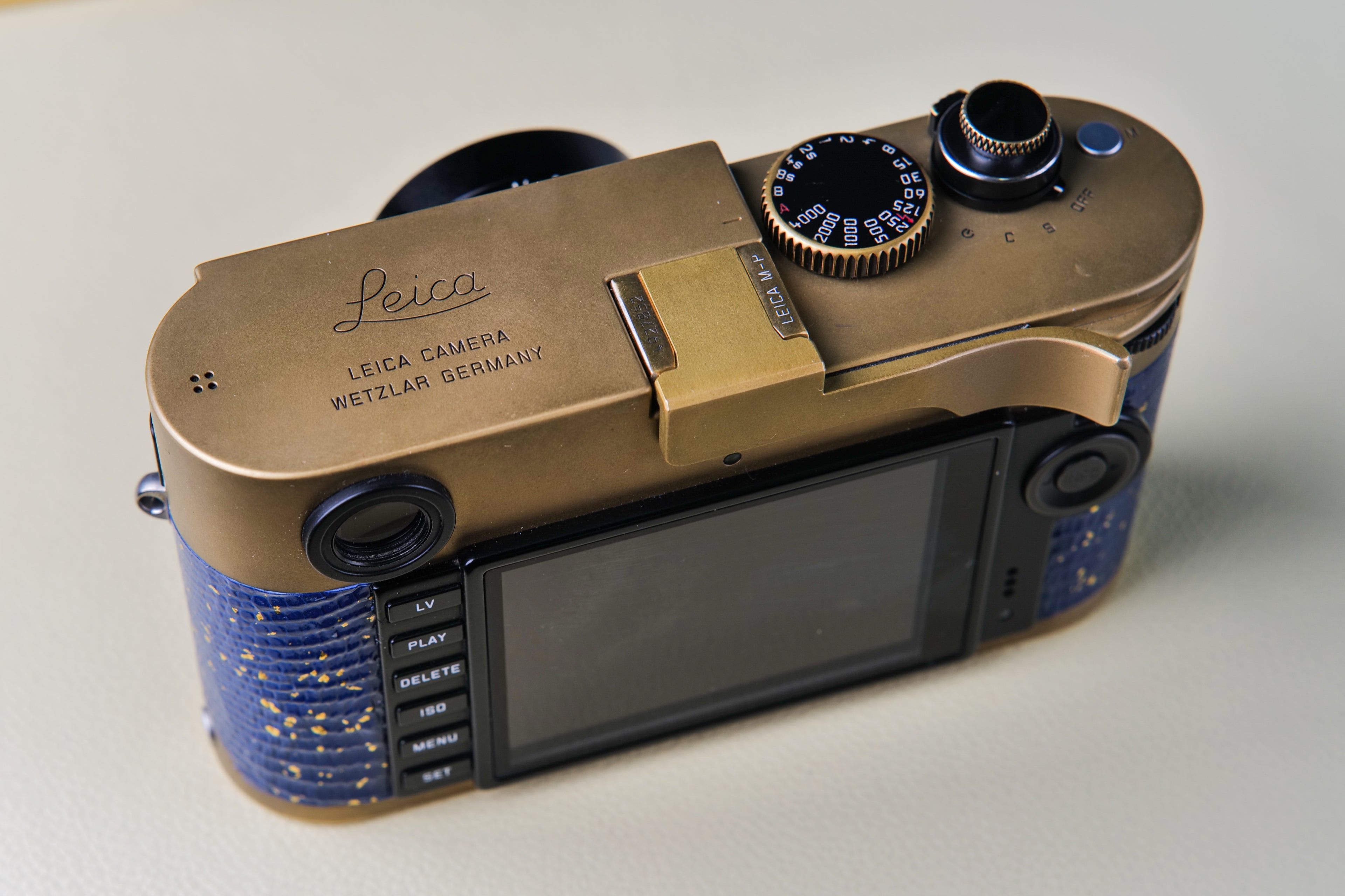 Brass surface treatment，Leather art replacement with gold sprinkled lizard skin material/Blue