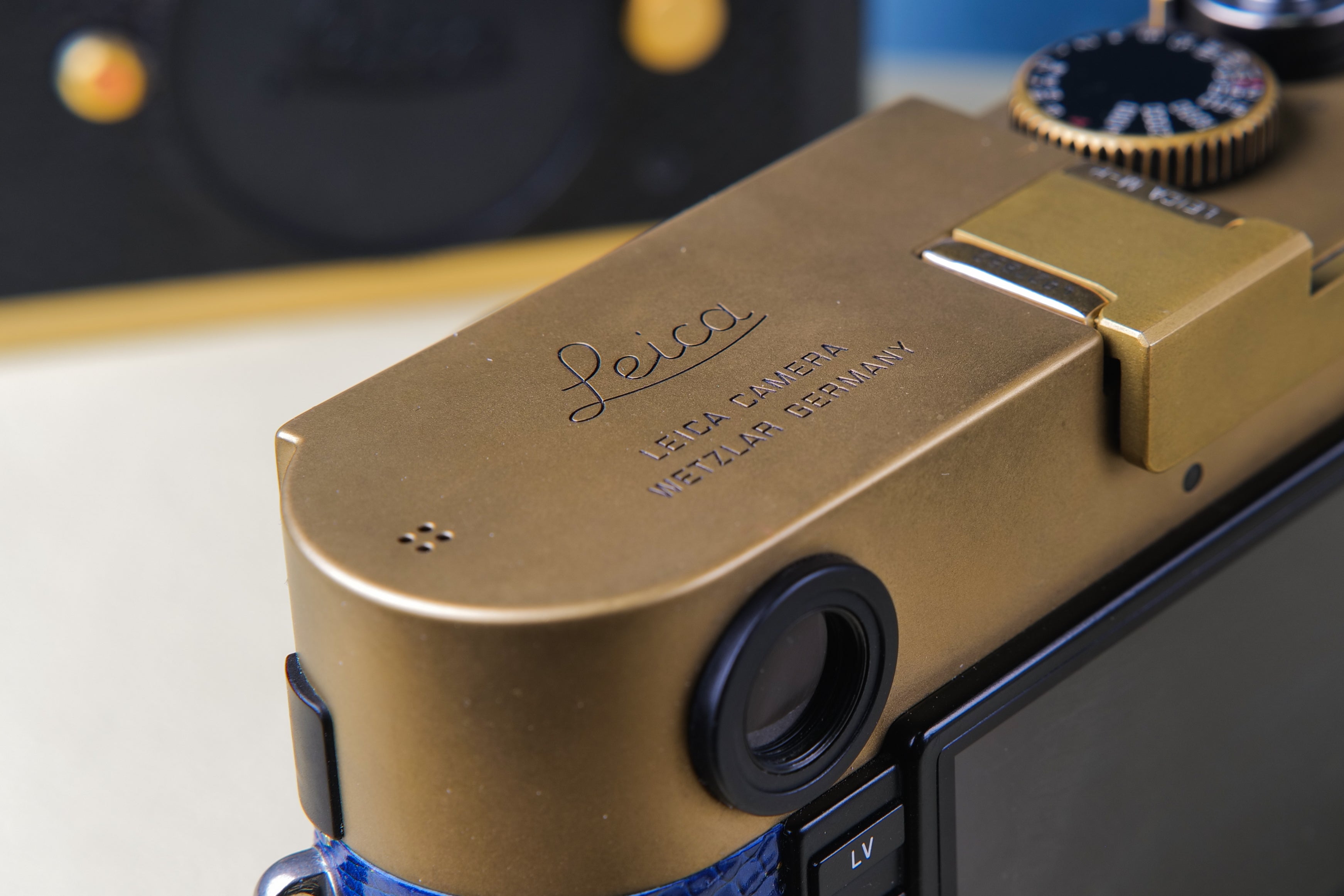 Brass surface treatment，Leather art replacement with gold sprinkled lizard skin material/Blue