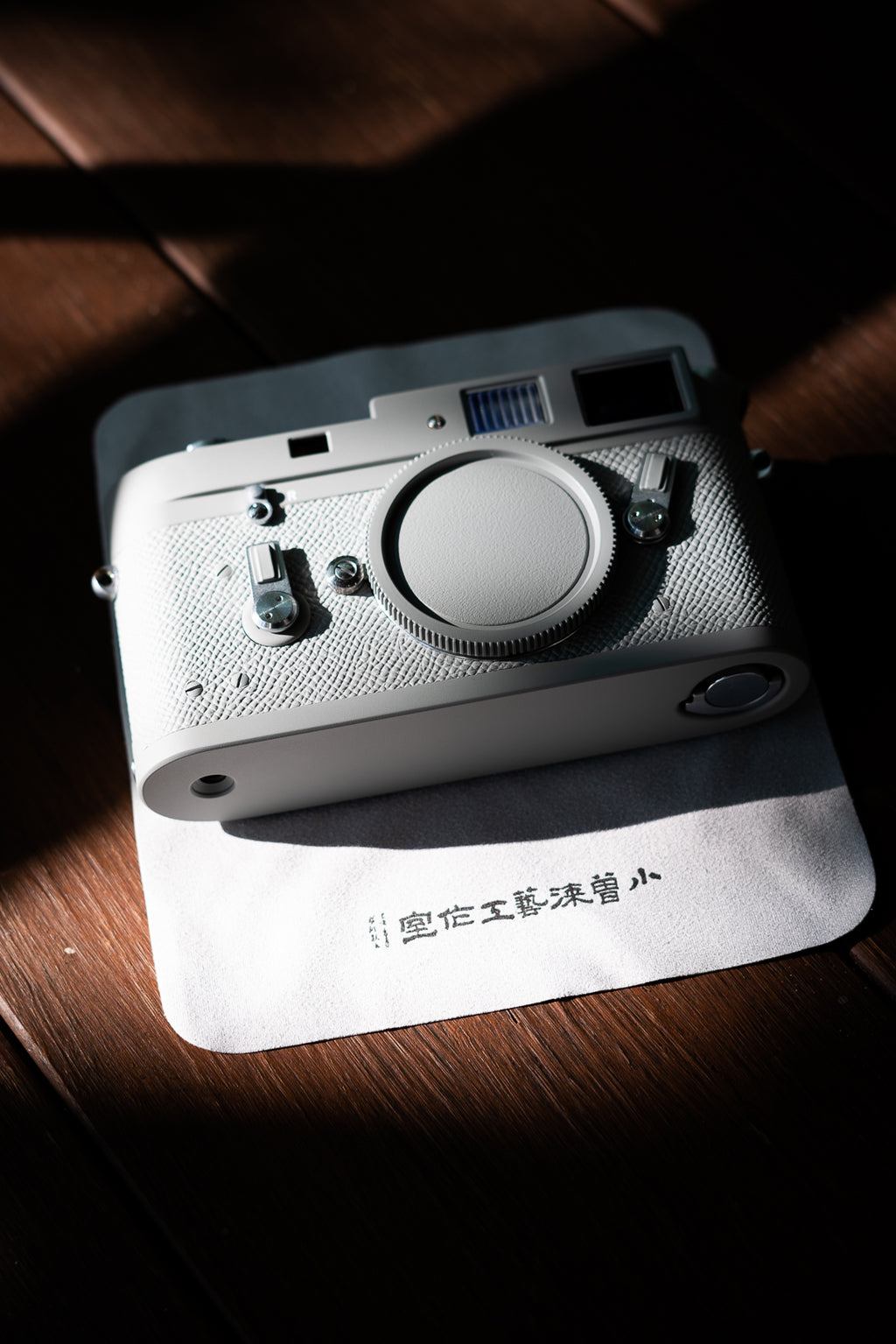 M4 Glacier Grey Lacquer Art,Customized leather body in the same color