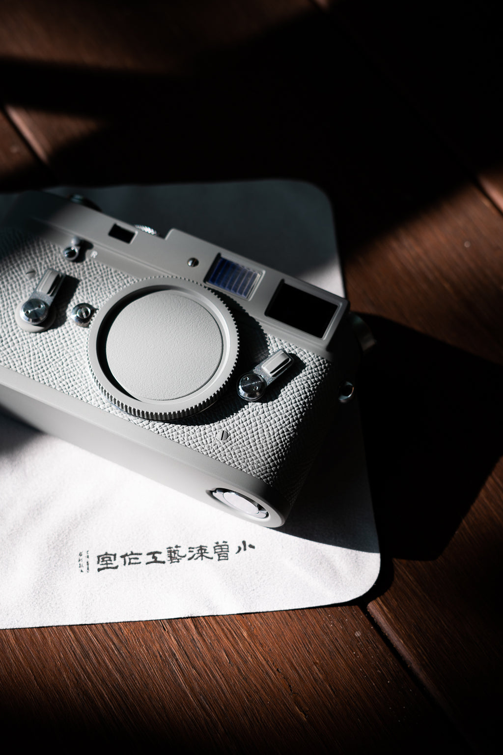 M4 Glacier Grey Lacquer Art,Customized leather body in the same color