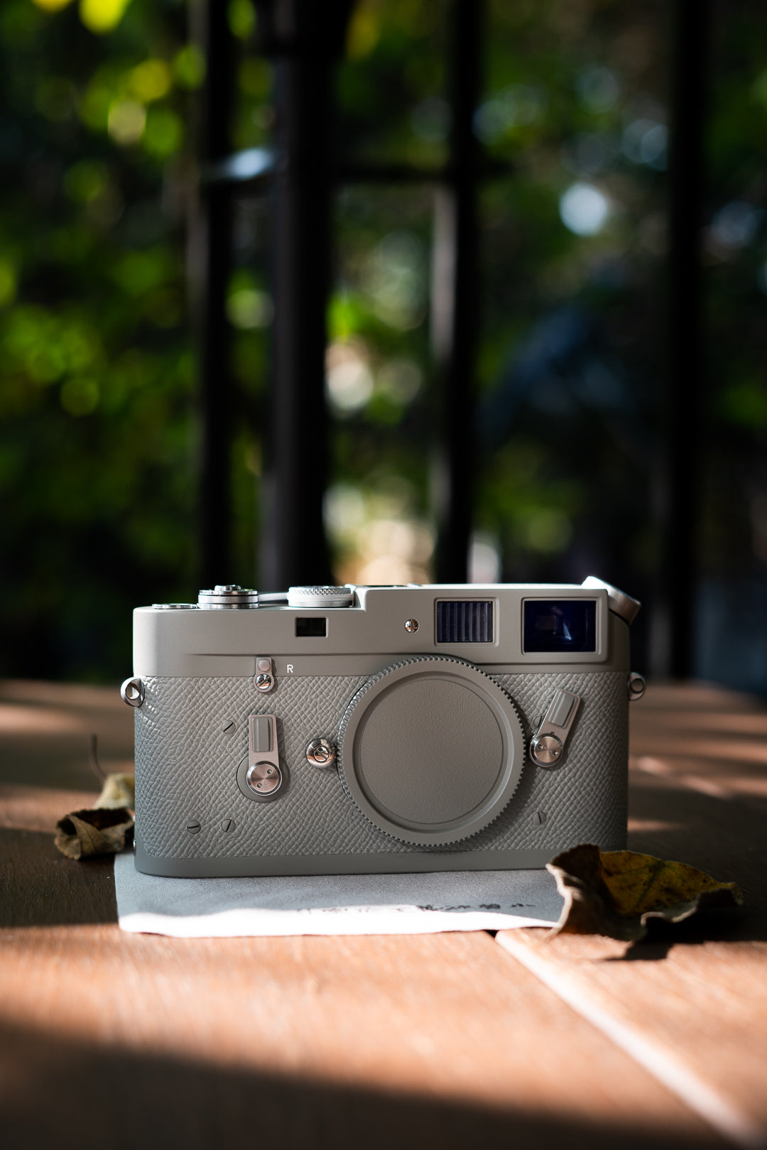 M4 Glacier Grey Lacquer Art,Customized leather body in the same color