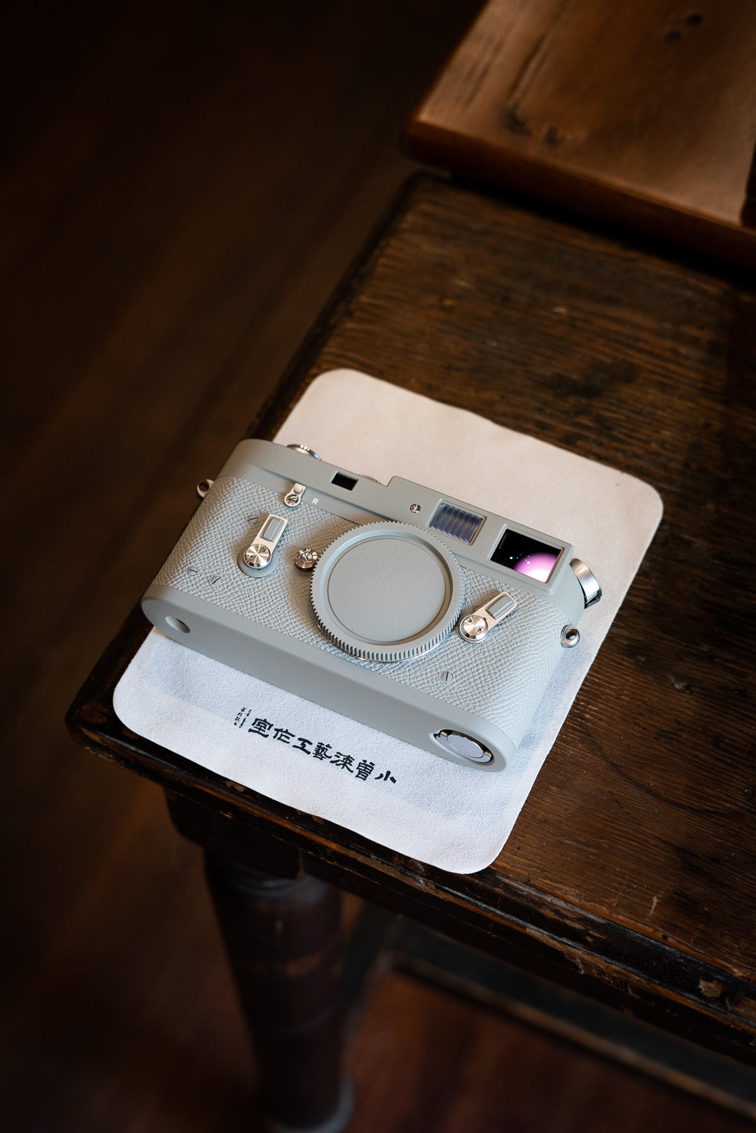 M4 Glacier Grey Lacquer Art,Customized leather body in the same color