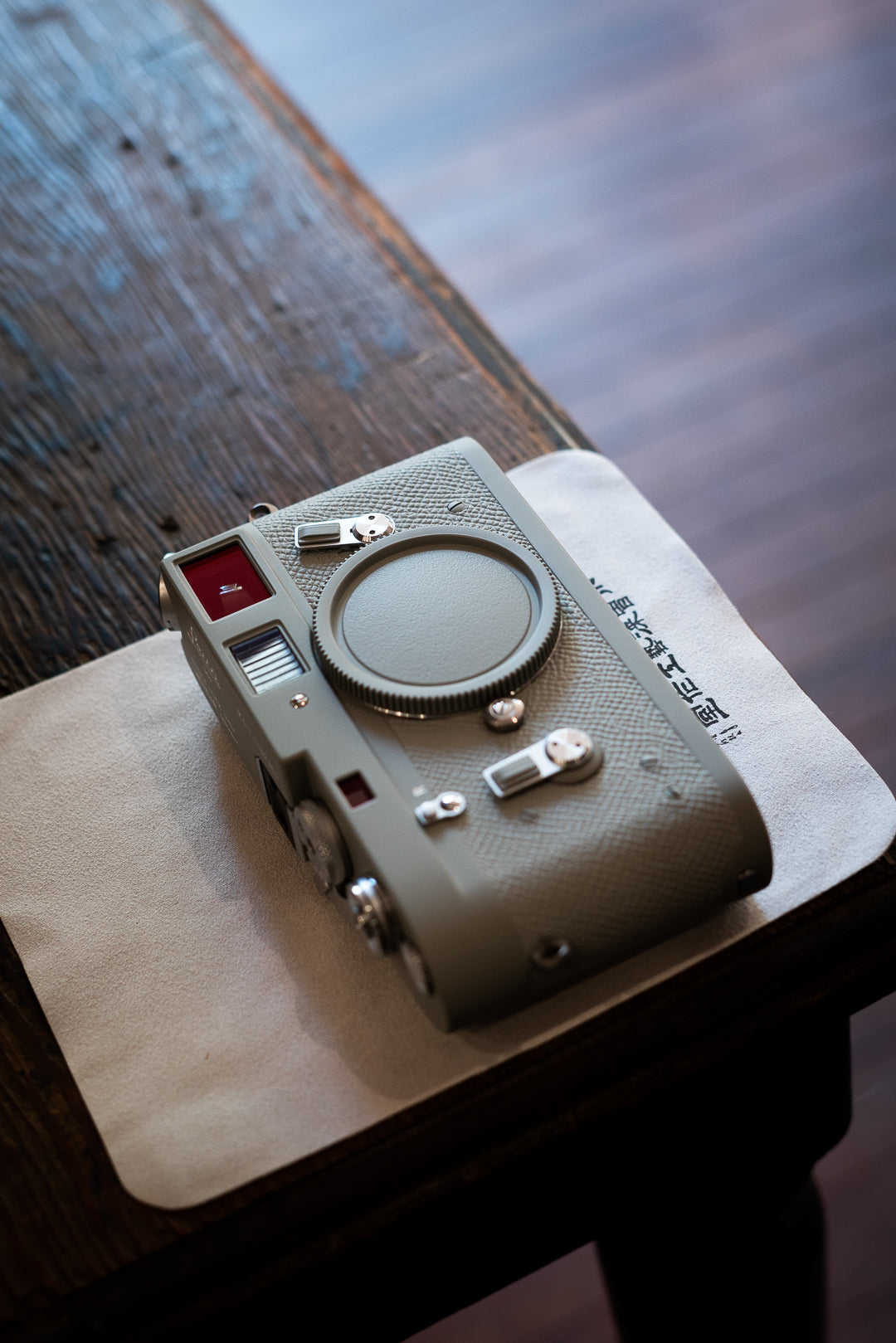 M4 Glacier Grey Lacquer Art,Customized leather body in the same color