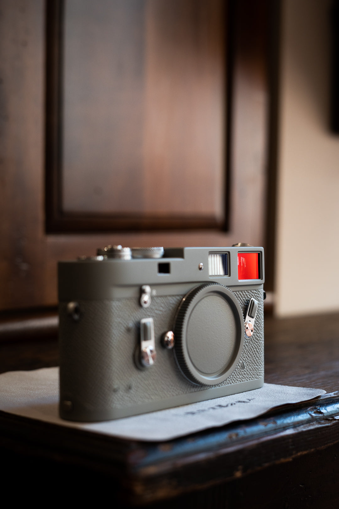 M4 Glacier Grey Lacquer Art,Customized leather body in the same color