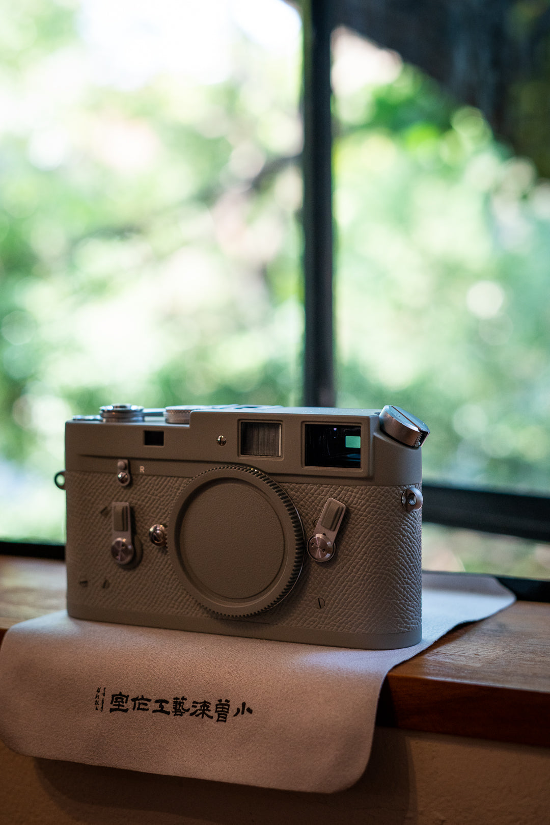 M4 Glacier Grey Lacquer Art,Customized leather body in the same color