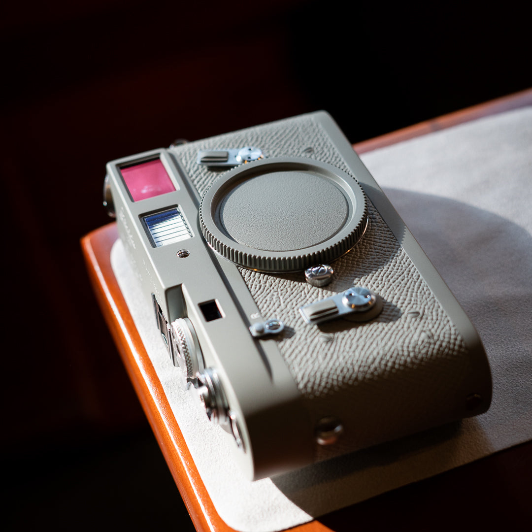 M4 Glacier Grey Lacquer Art,Customized leather body in the same color