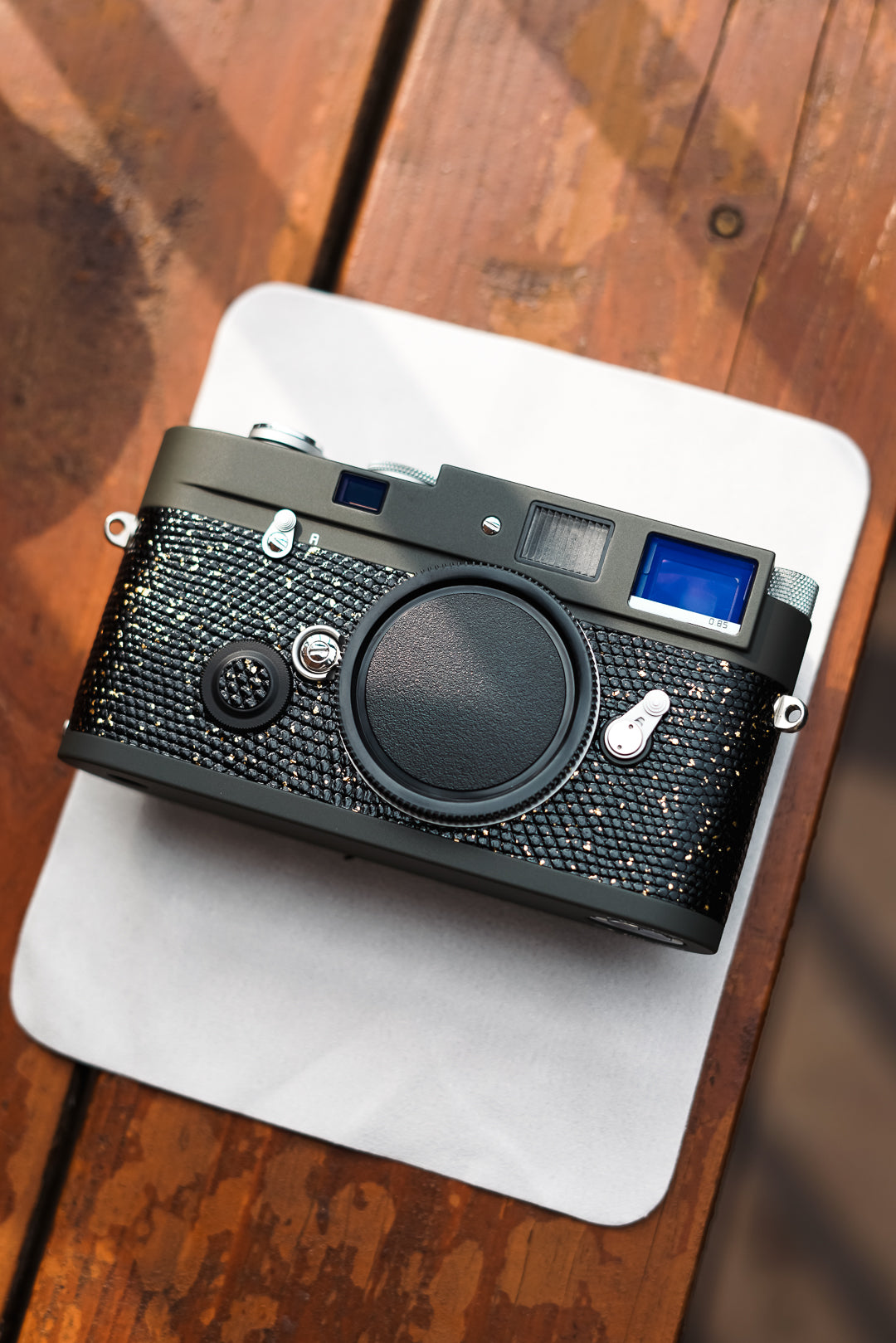 MP Reporter Repaint/Leather art replacement with gold sprinkled lizard skin material/black
